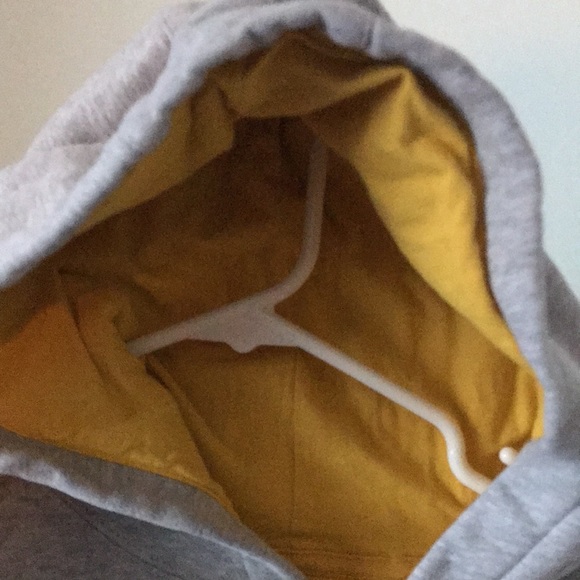 Cabelas hooded sweatshirt says “Worlds Formost Cabela’s Outfitter size XL - Picture 5 of 11